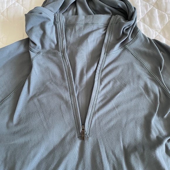 Lululemon Hooded Lightweight Longsleeve Shirt Size 8 - Picture 5 of 7